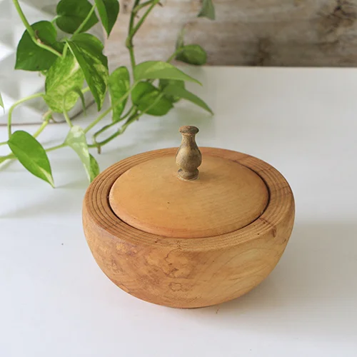 light-wooden-bowl-2